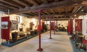 Musée de la vigne et du vin d'Anjou. La salle des travaux du vin.